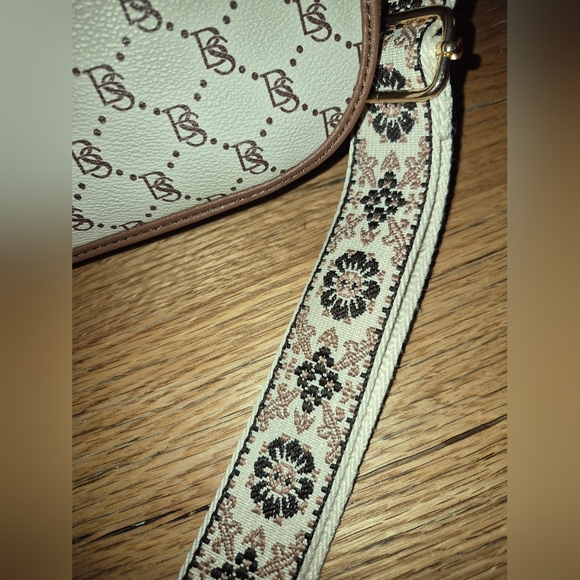 Bostanten Hobo Crossbody Bag - Picture 4 of 7